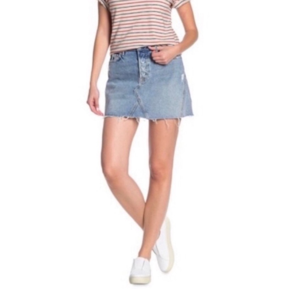 GRLFRND Eva Frayed Cutoff Hem Mini Denim Skirt in Secret Love Wash Size 28‎